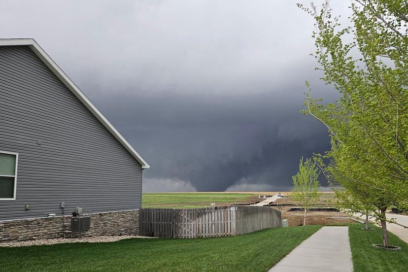  Tornado moves through suburbs northwest of Omaha