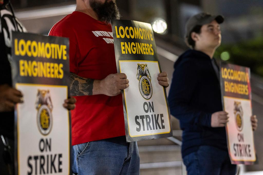 Union members from the Brotherhood of Locomotive Engineers and Trainmen form a picket line outside the NJ Transit Headquarters 