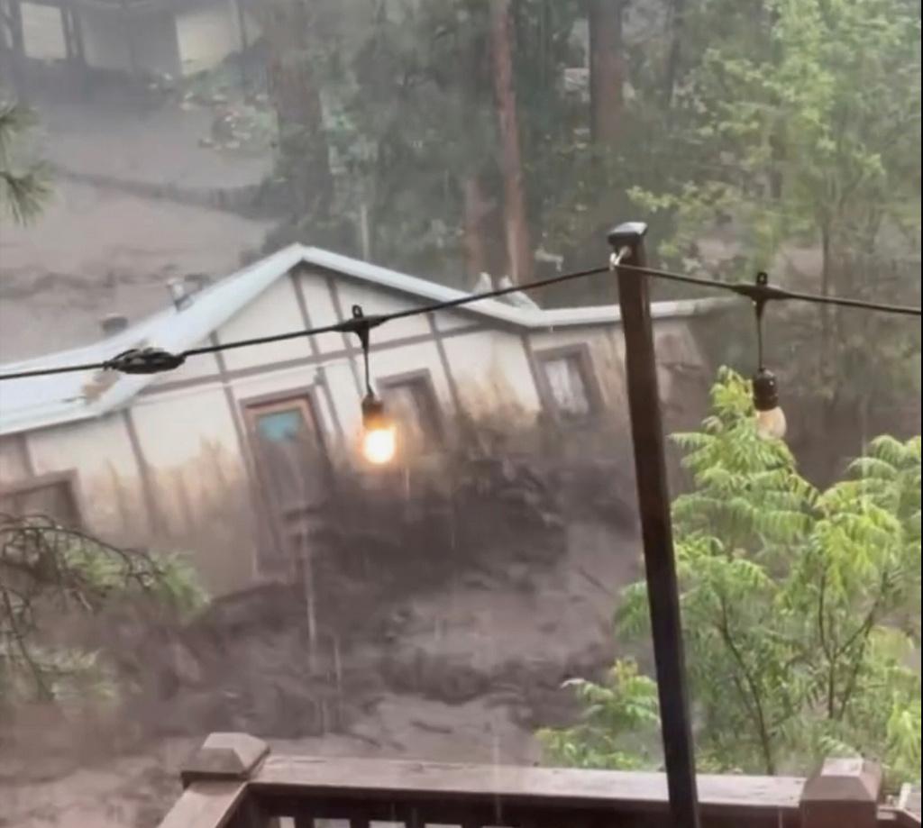 House is carried away by flash flooding in Ruidoso, N.M.
