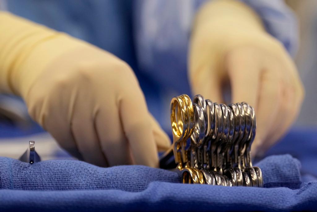 Surgical instruments are arranged during an organ procurement surgery in Tennessee