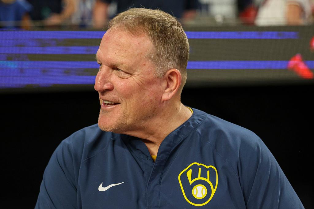 Milwaukee Brewers manager Pat Murphy