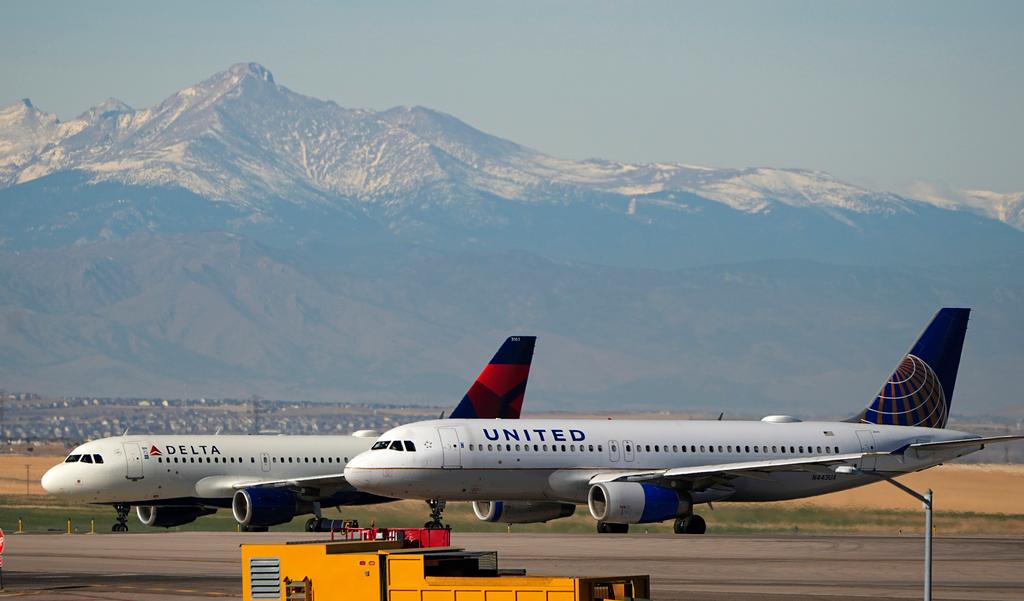 Delta United jets airplanes airport