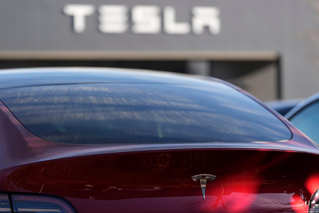 Tesla model Y and other Telsla vehicles sit at a dealership
