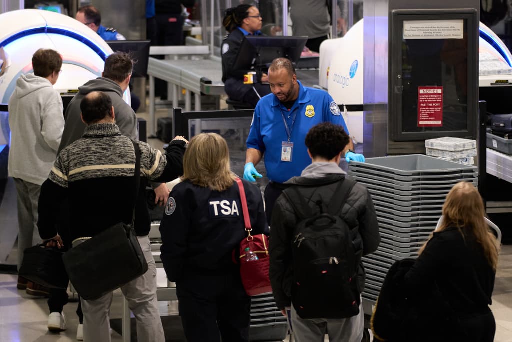 For Now, TSA Agents Working Without Pay 