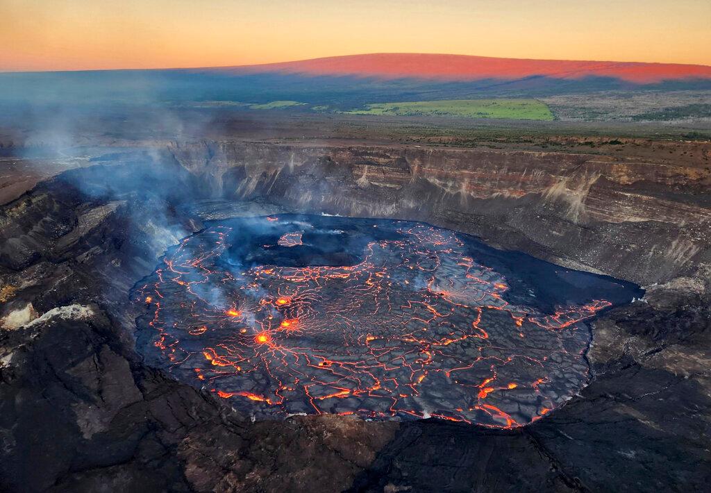  Inside of the summit crater of Hawaii's Kilauea Volcano
