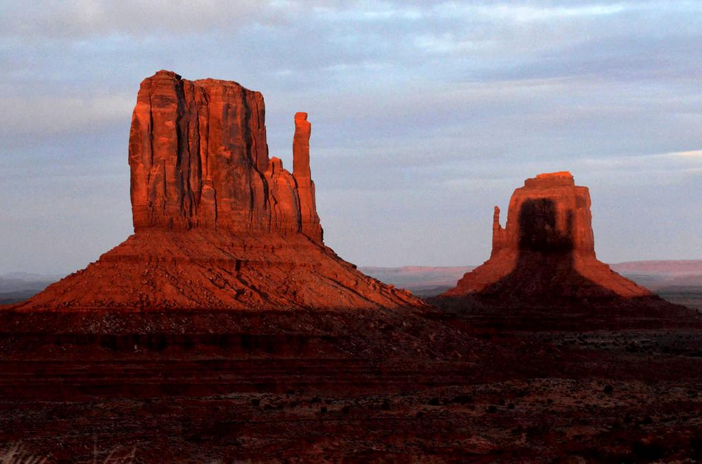 Twice a year, in late March and mid-September, spectators, photographers and videographers get a visual treat. As the sun sinks, the West Mitten Butte's shadow crawls across the desert valley floor before climbing up the side of the East Mitten Butte. 