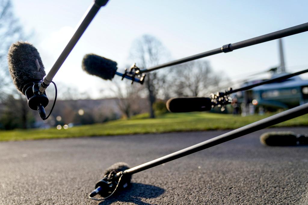 news media microphones