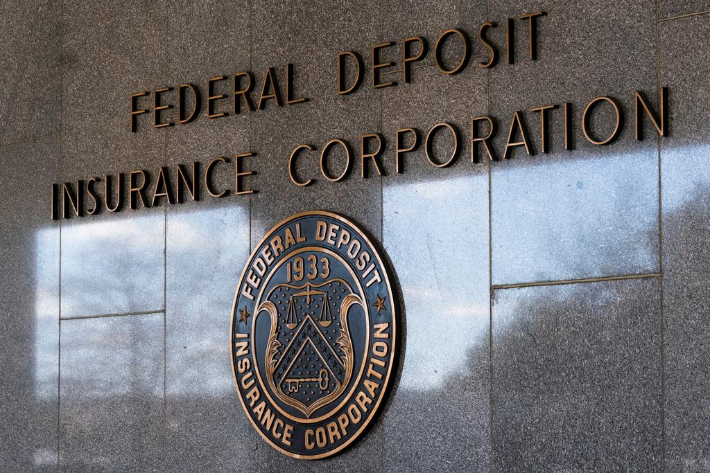 The Federal Deposit Insurance Corporation (FDIC) seal is shown outside its headquarters.