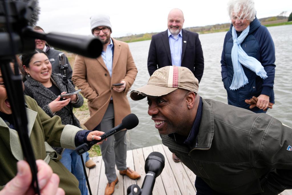 Sen. Tim Scott, R-S.C., laughs with reporters in Iowa