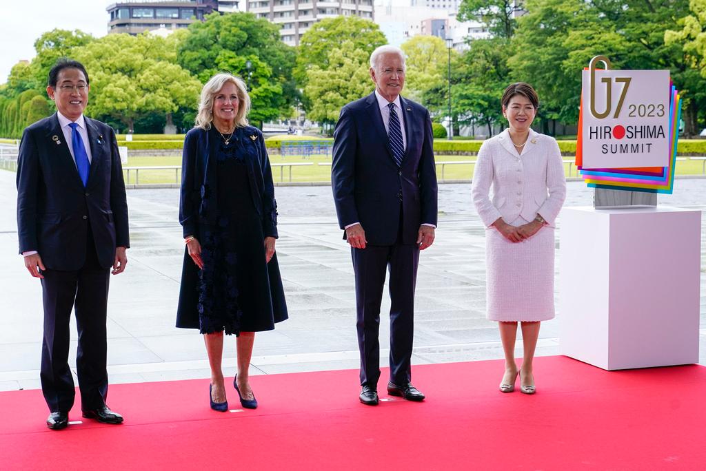 President Biden, First Lady pose with Japan's Prime Minister Fumio Kishida, wife Yuko Kishida