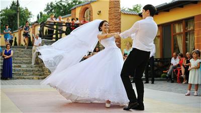 couple dancing