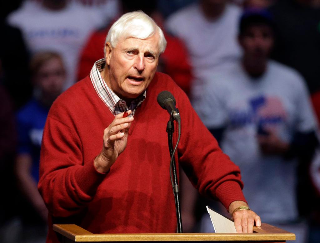  Former Indiana basketball coach Bob Knight speaks at political event