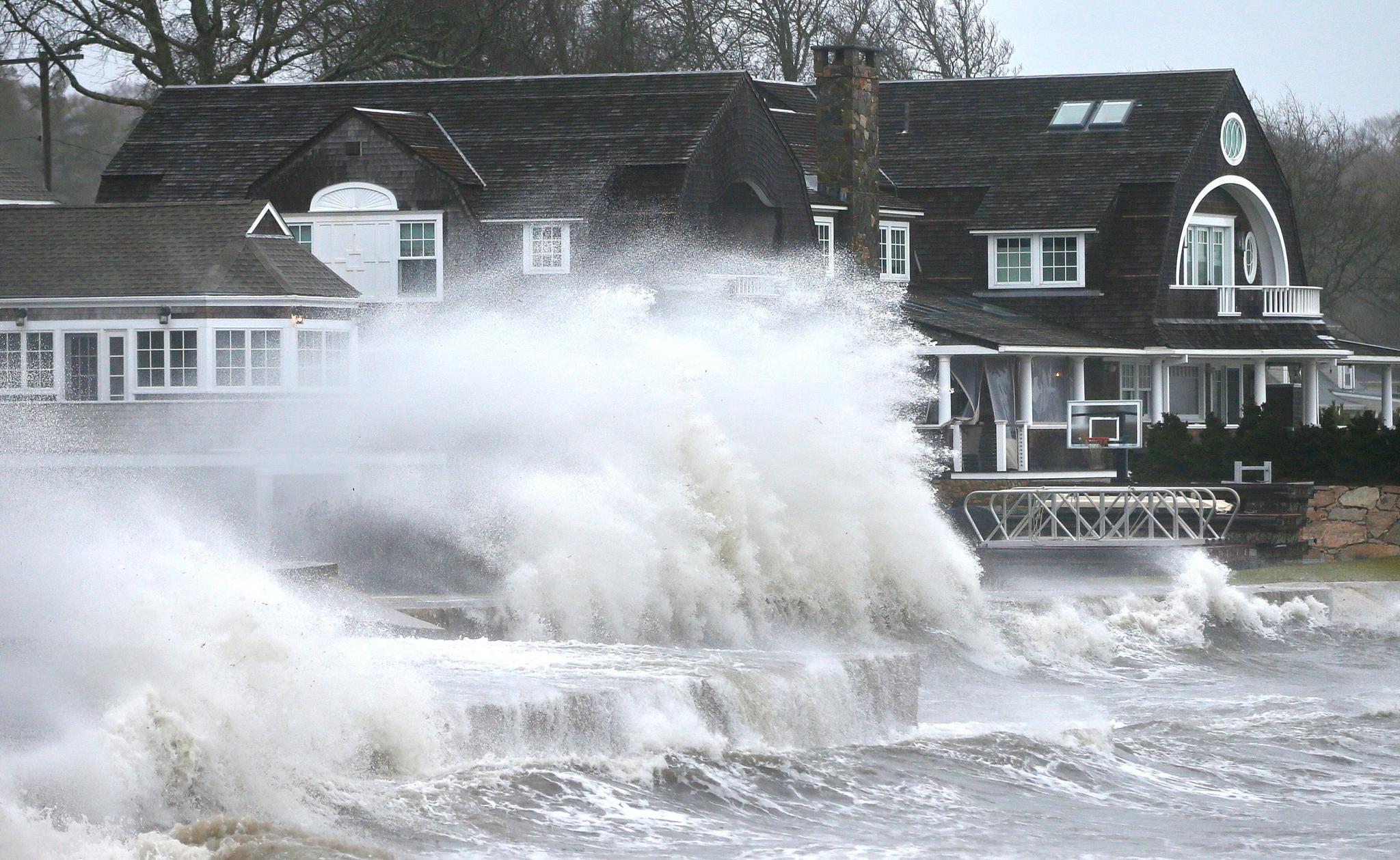 Huge waves hitting the front of beachfront houses