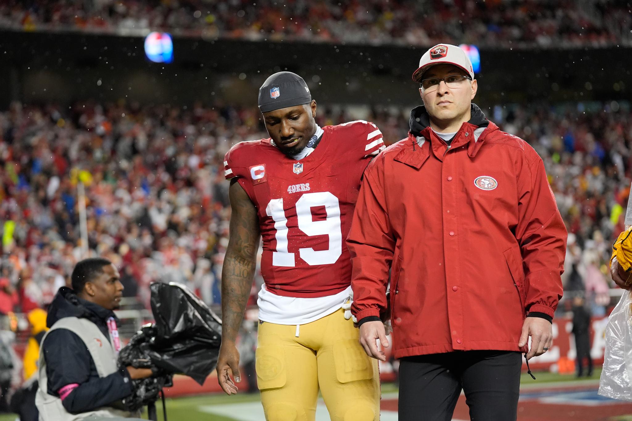 Deebo Samuel with a 49er coach at a football game
