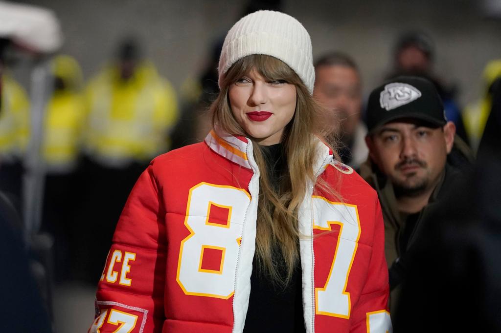 Taylor Swift wears a Kansas City Chiefs tight end Travis Kelce jacket 