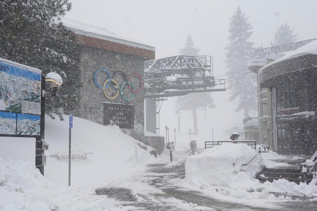 Palisades Tahoe ski resort closed during blizzard
