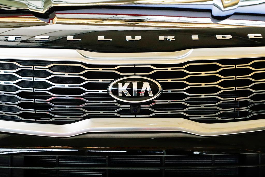 Front grill of a 2020 KIA Telluride