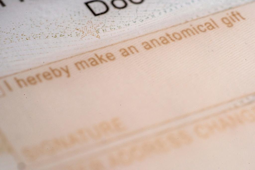 Organ donor entry on the back of a driver license 