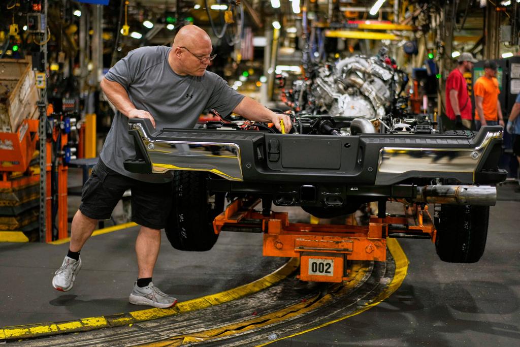 Vehicle assembly technician Kevin Zepernick works on a 2025 Ford Expedition in Louisville  Job Employment