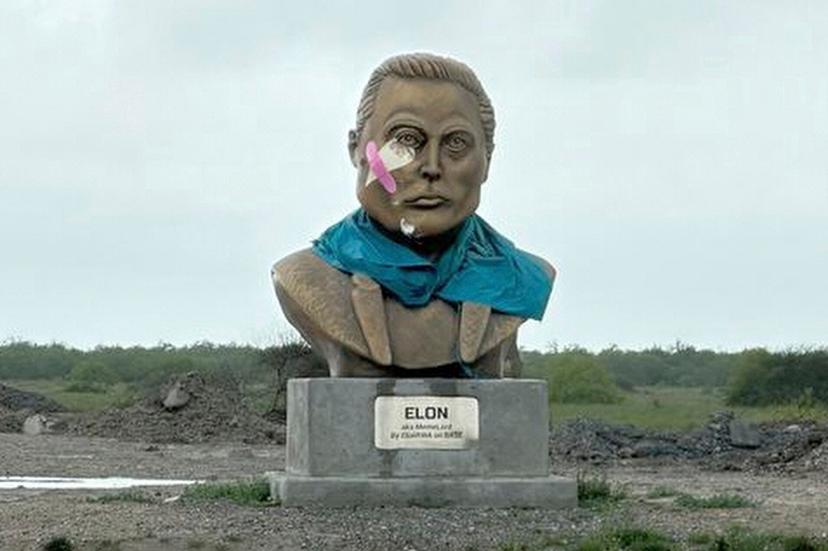 Statue of SpaceX founder Elon Musk near the town of Boca Chica, Texas