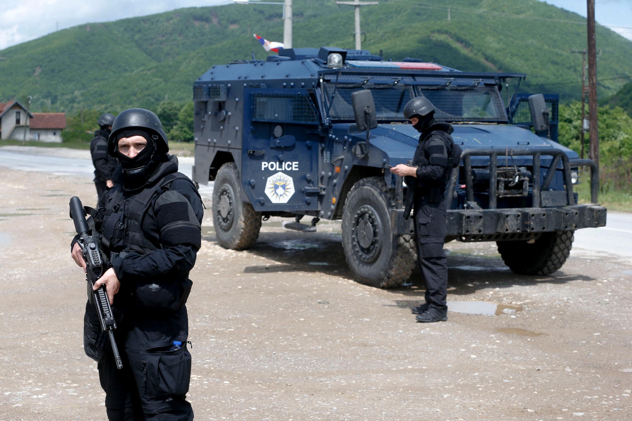Armed Kosovo police