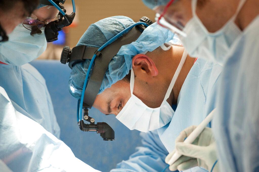 Doctor who performed transplant surgery 