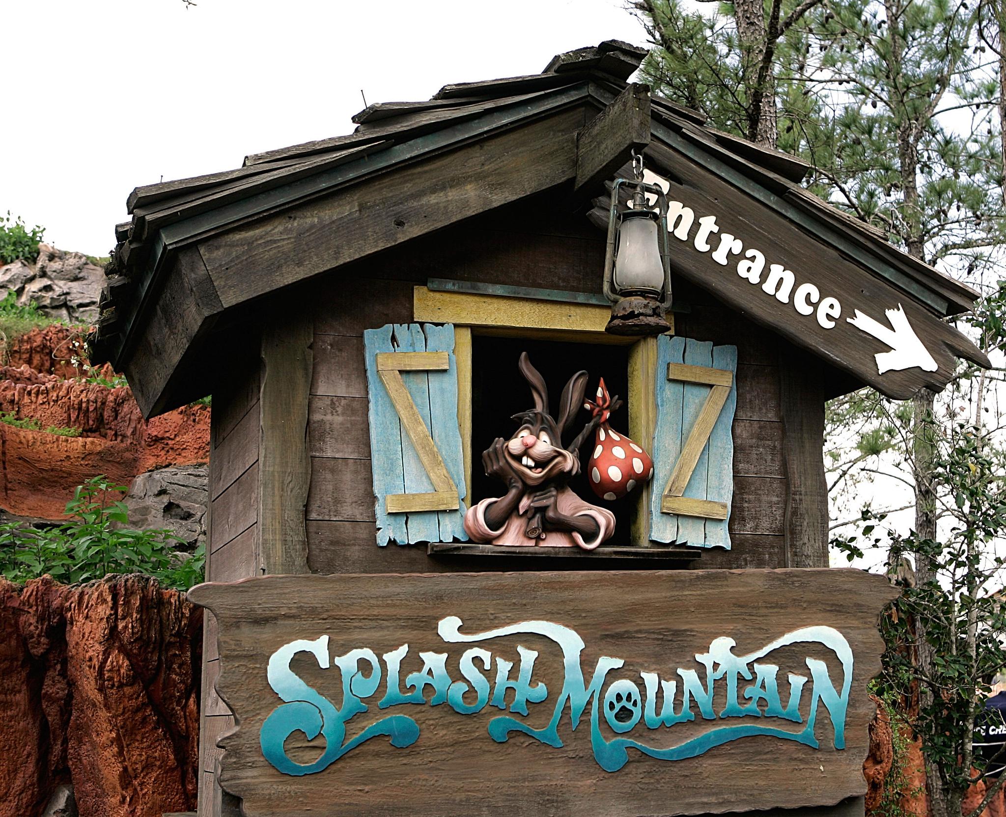 the entrance to the Splash Mountain ride