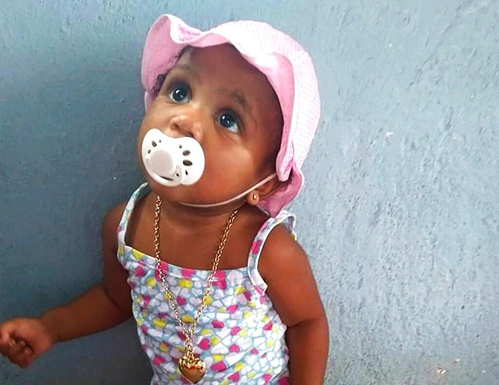 Vitoria Gabrielle looks up while leaning against a wall