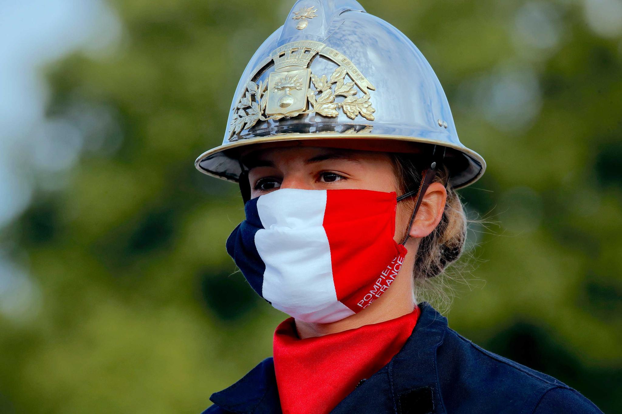firefighter wears a face mask