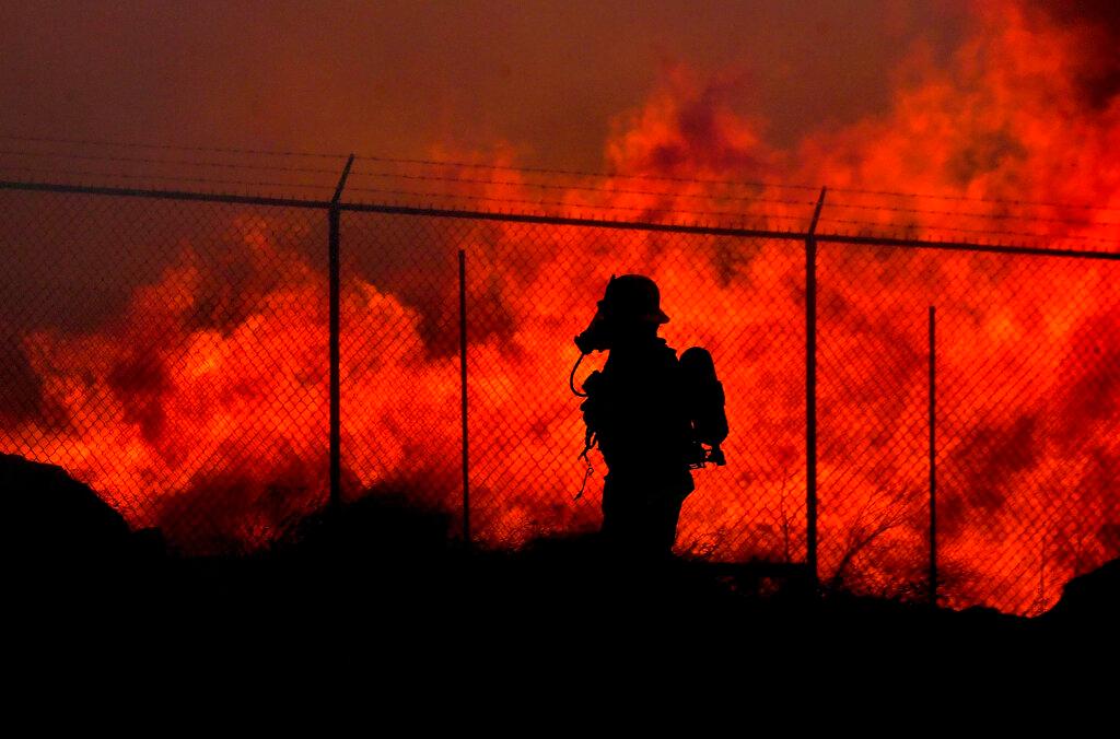 Wildfire threat continues despite decrease in Santa Ana winds
