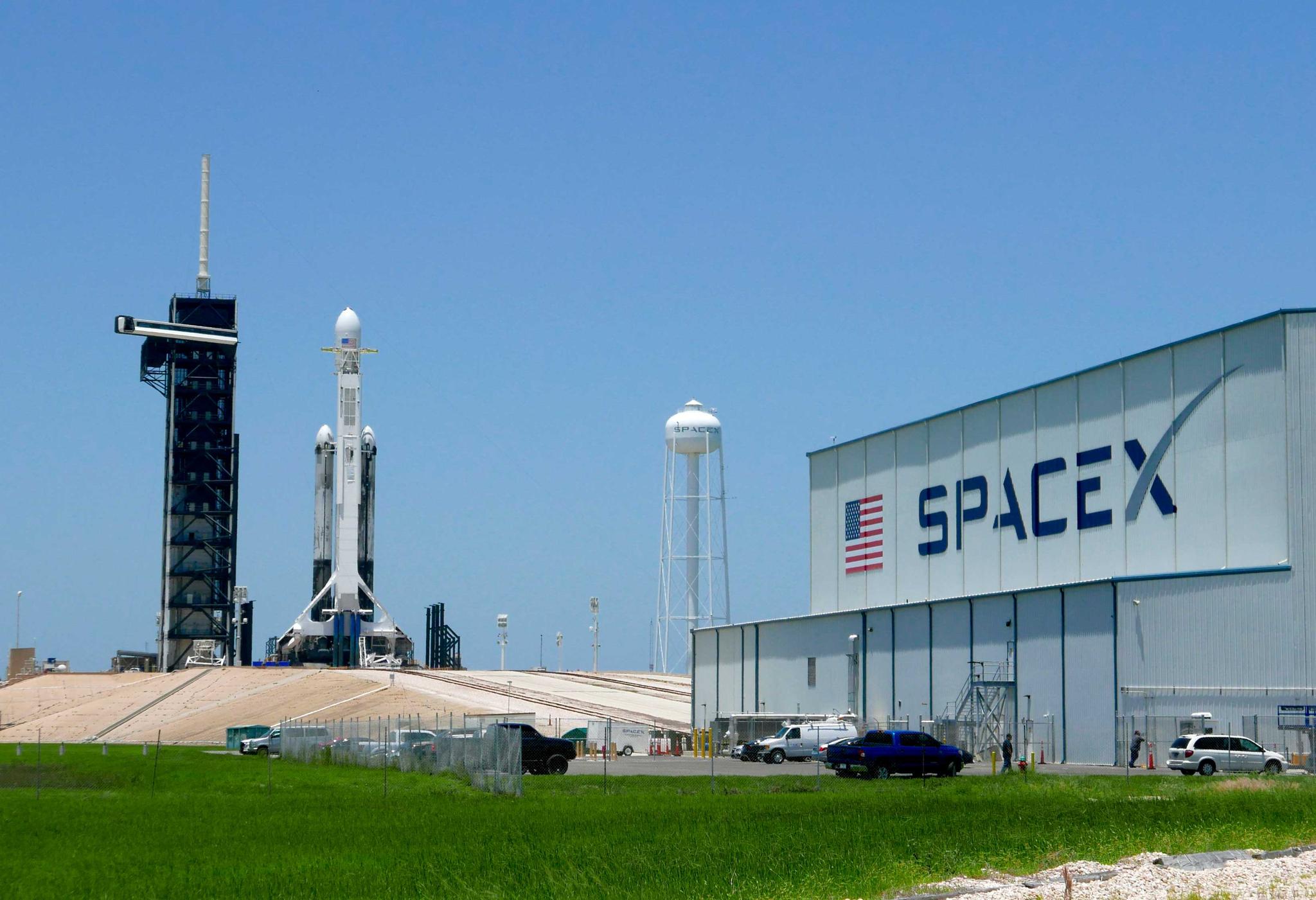 SpaceX Falcon Heavy Rocket