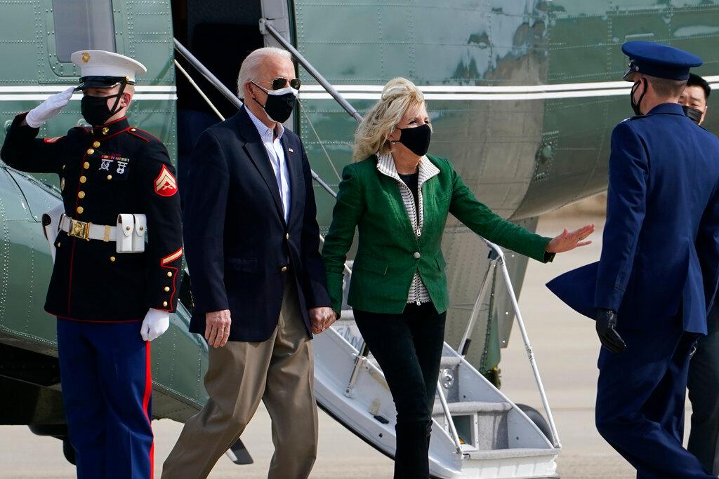 Biden leaving plane
