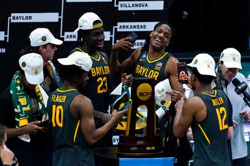 Baylor players celebrate after winning NCAA basketball title 