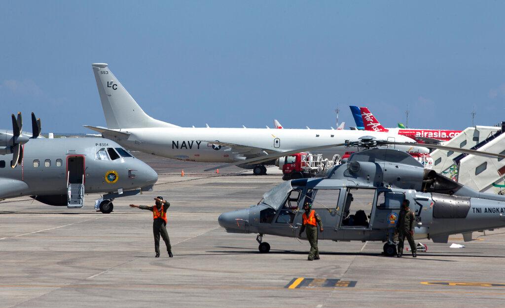 US plane joins search for missing Indonesian sub