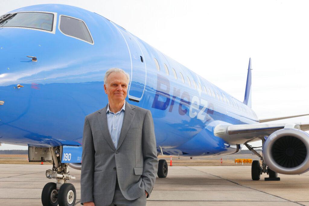 David Neeleman with Breeze aircraft