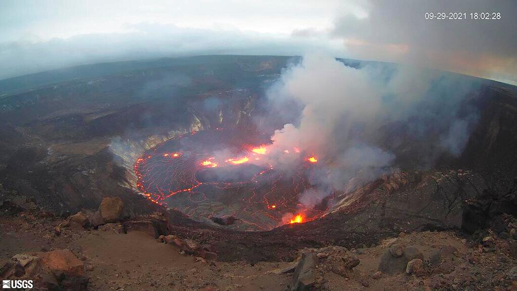 Kilauea volcano erupting 