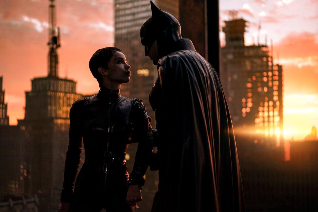  Zoe Kravitz, left, and Robert Pattinson in a scene from "The Batman."