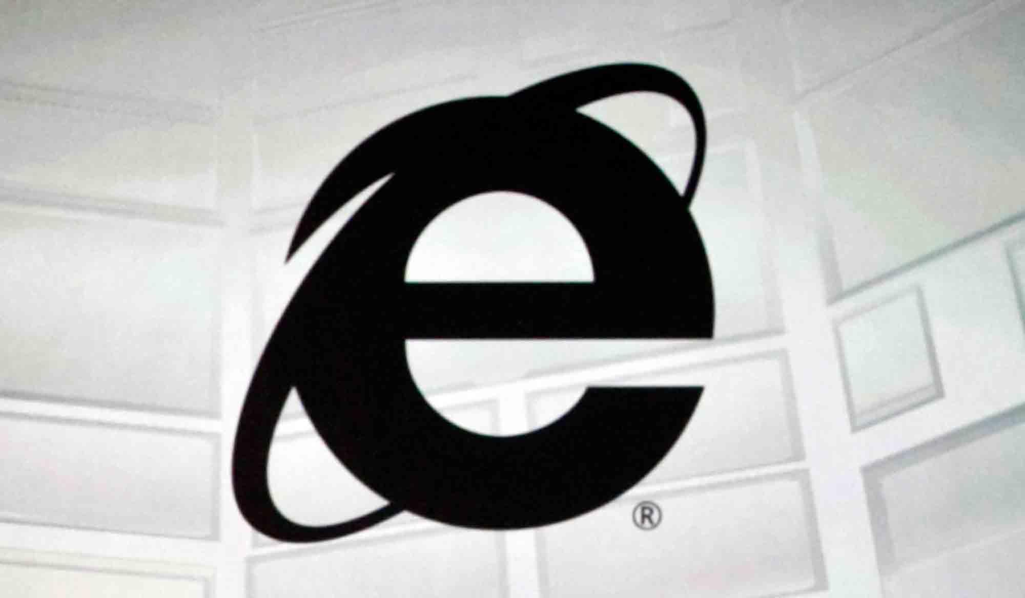 The Microsoft Internet Explorer logo is projected on a screen during a Microsoft Xbox E3 media briefing in Los Angeles, June 4, 2012.