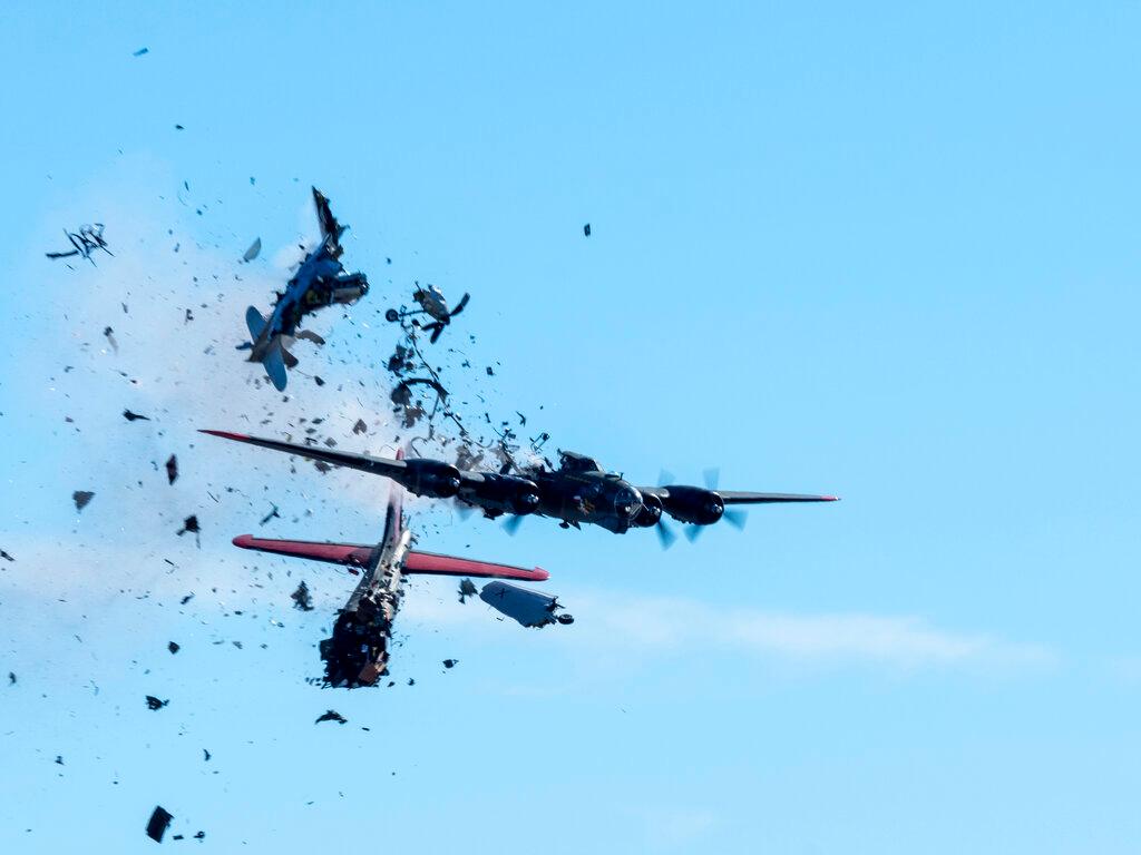 Planes collide in the midair during an airshow 