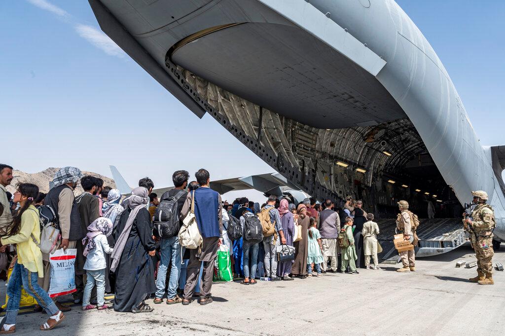 Afghan refugees evacuating Kabul with help of U.S.