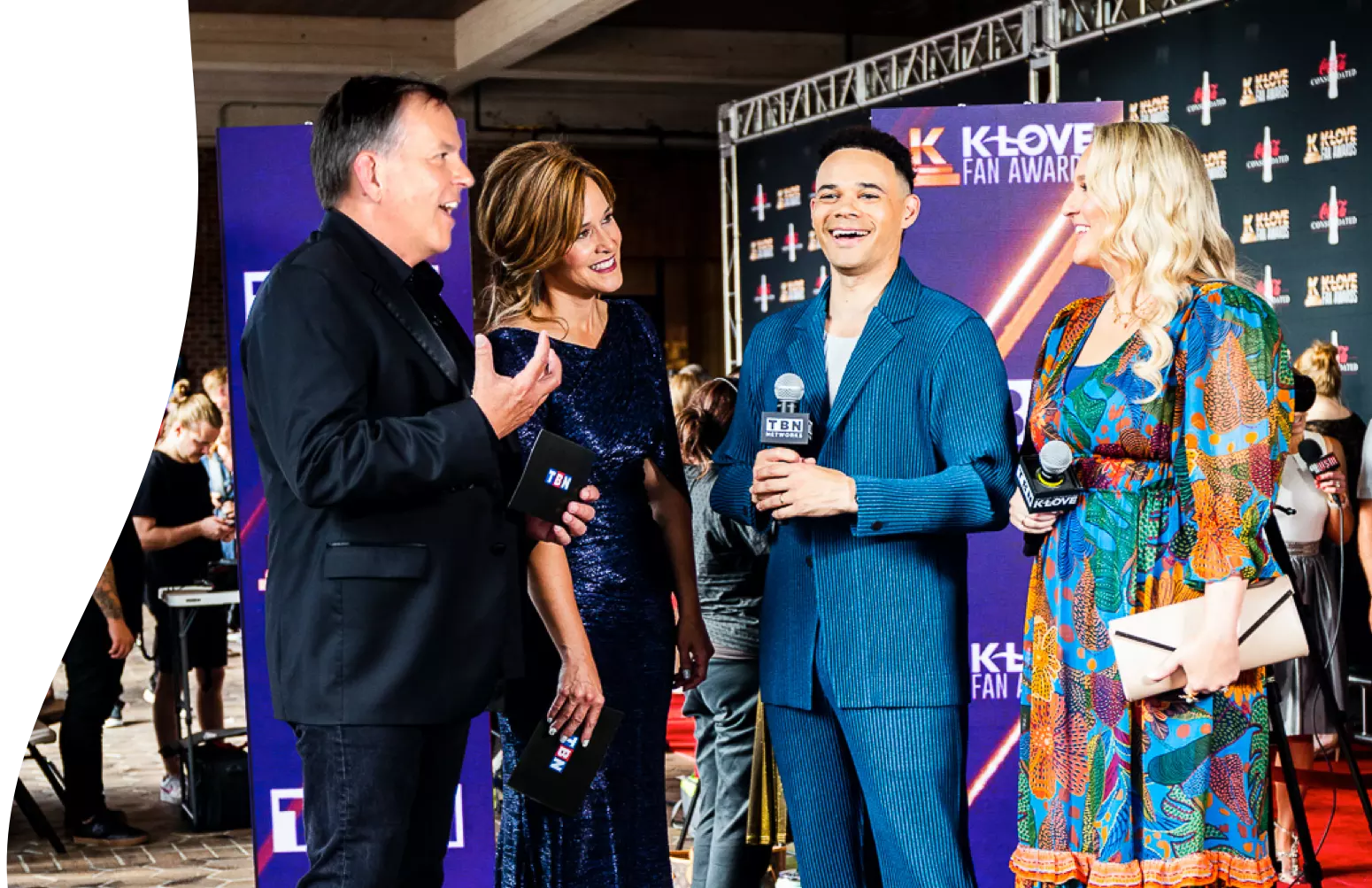 tauren wells being interviewed on a red carpet with klove djs
